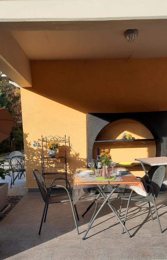 Ferienwohnung Gallo Mit Ueberdachter Terrasse Parkplatz 100 Mtr Z Strand Cannobio Exterior photo